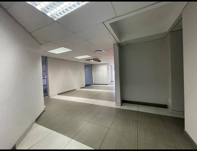 1,502M² OFFICE TO LET IN SANDTON CENTRAL
